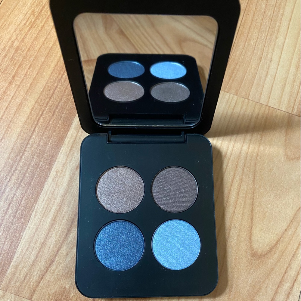 Youngblood pressed eyeshadow quad pallet